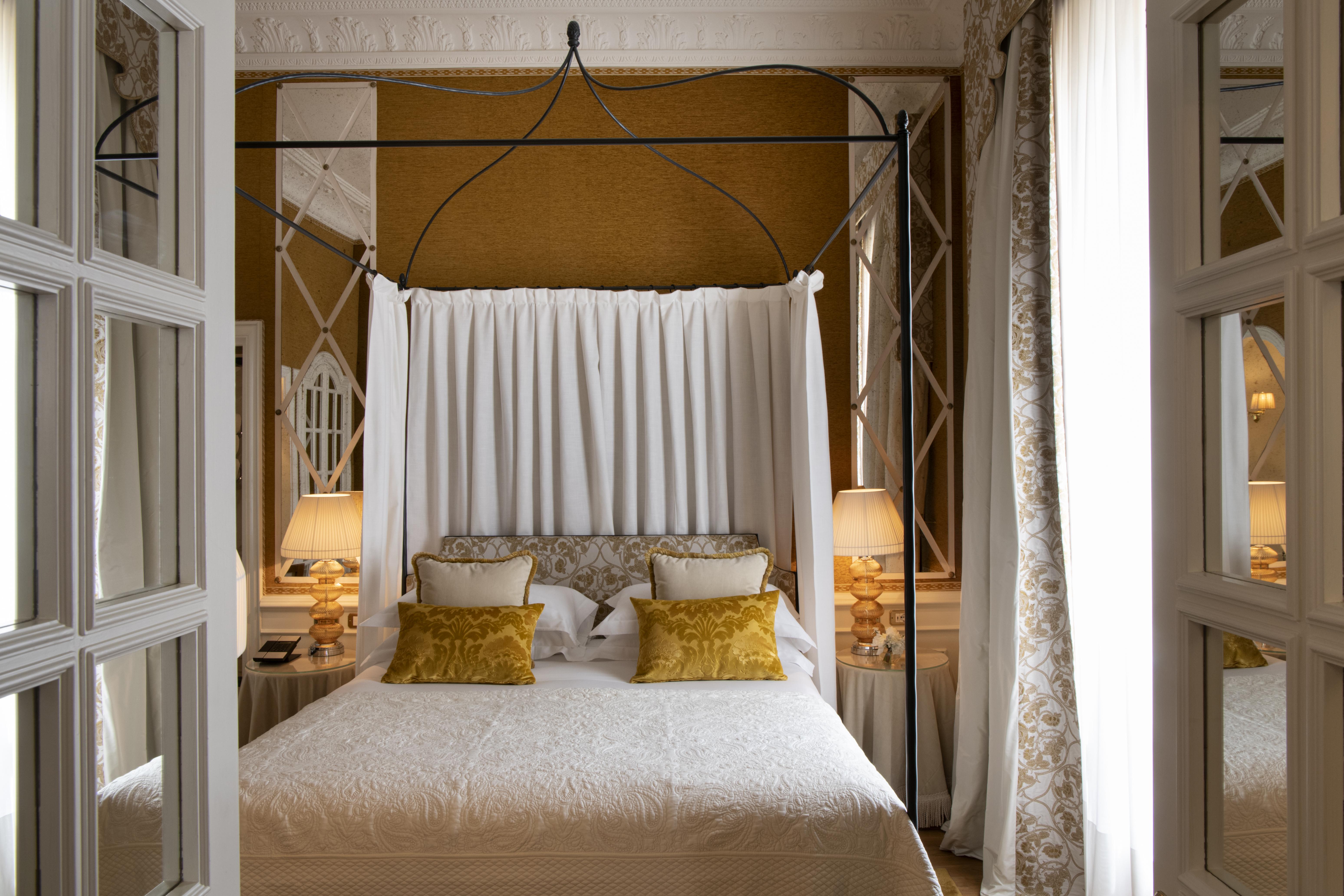 Helvetia&Bristol Firenze - Starhotels Collezione Экстерьер фото A bedroom at the Hotel de Matignon
