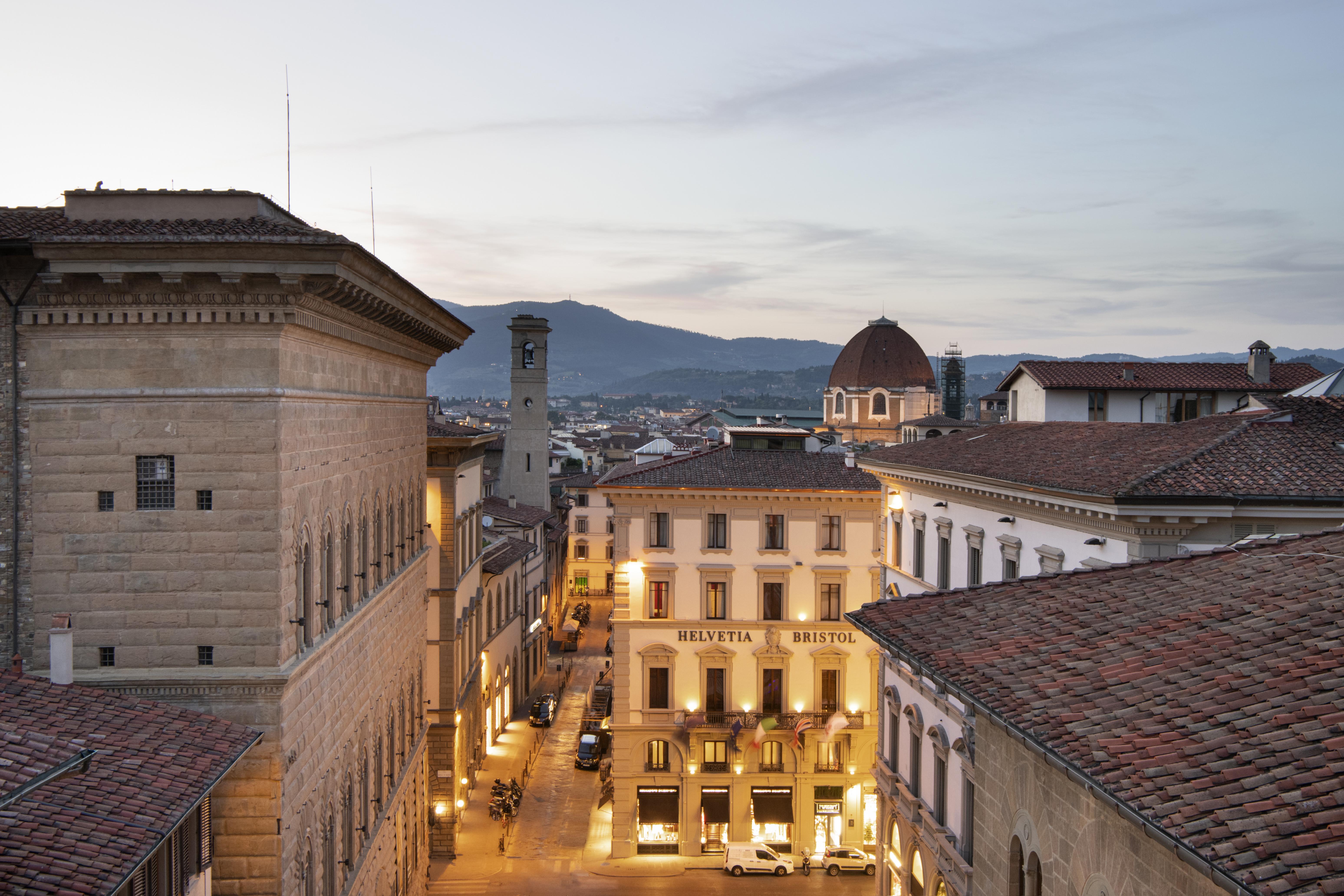 Helvetia&Bristol Firenze - Starhotels Collezione Экстерьер фото The Hotel's courtyard