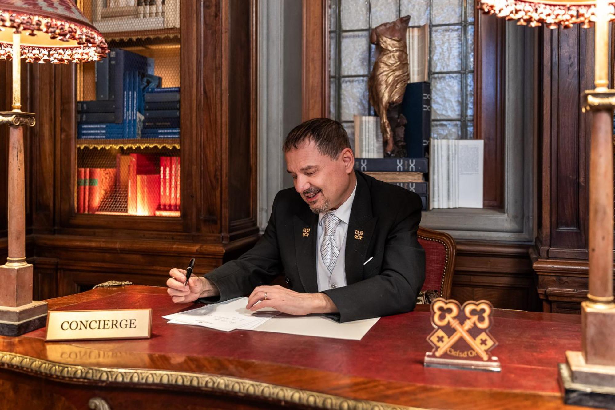 Helvetia&Bristol Firenze - Starhotels Collezione Экстерьер фото Mayor of Prague Zdeněk Hřib